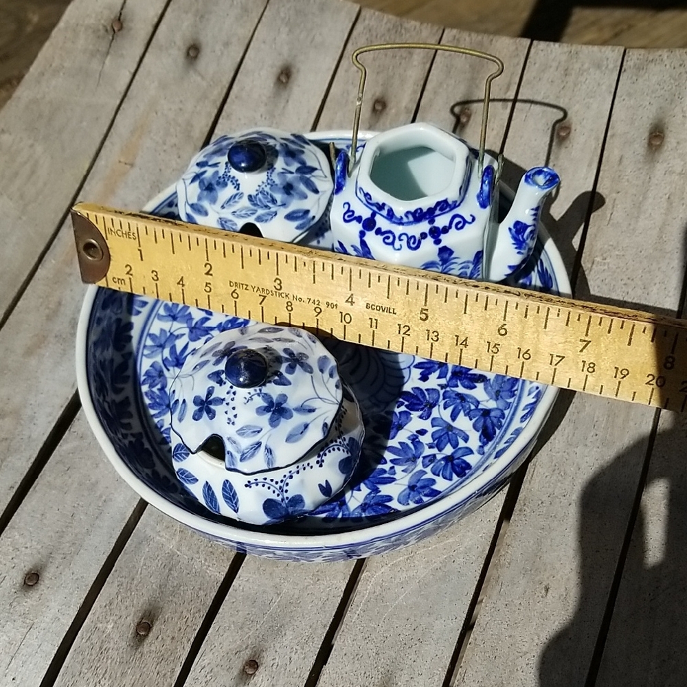 Pretty Chinoiserie 6 Piece Tea Set with lotus motif